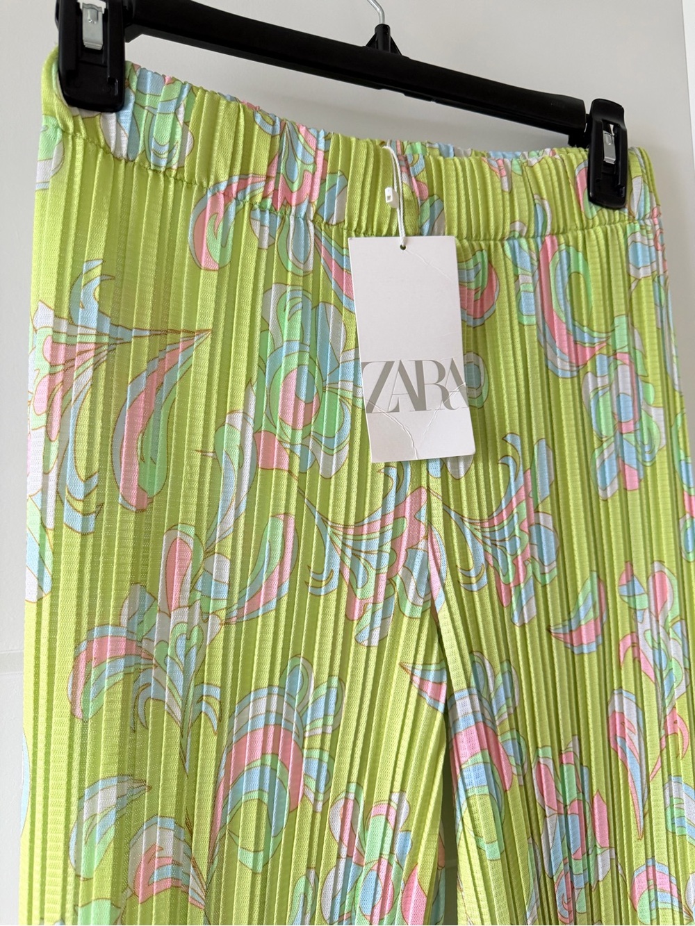 ZARA Lime Green Pleated Floral Pants with Pastel Accents - Picture 2 of 4